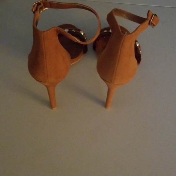 Shoes - Picture 3 of 4